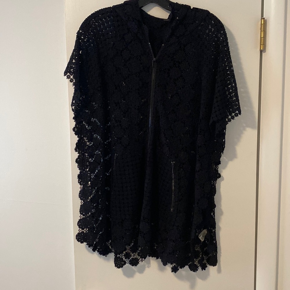 Elie Tahari Black crocheted/lace style hooded poncho Sz M